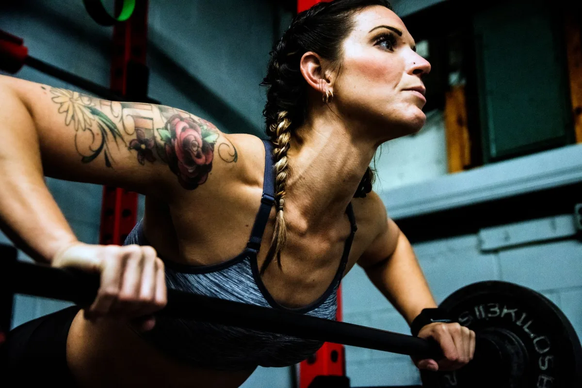 Créatine femme 40 ans musculation : effets et dangers